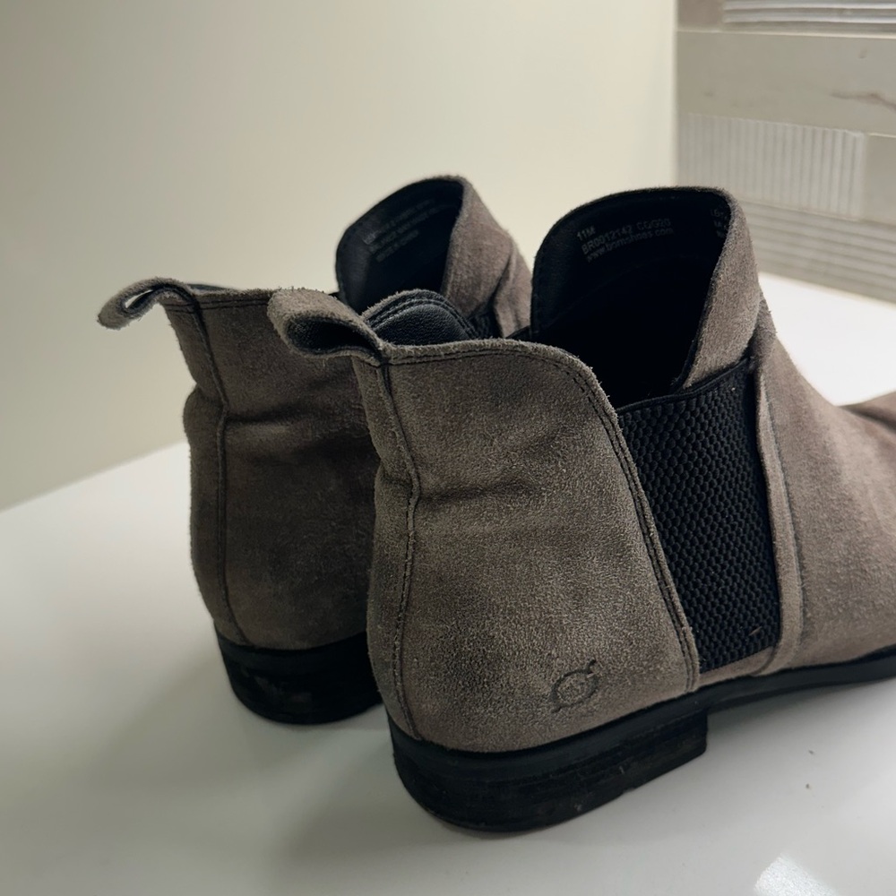 Super comfy Born boots!